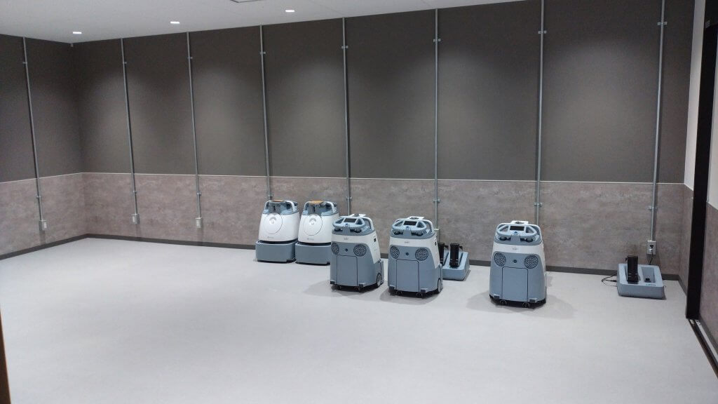 ロボット、充電
